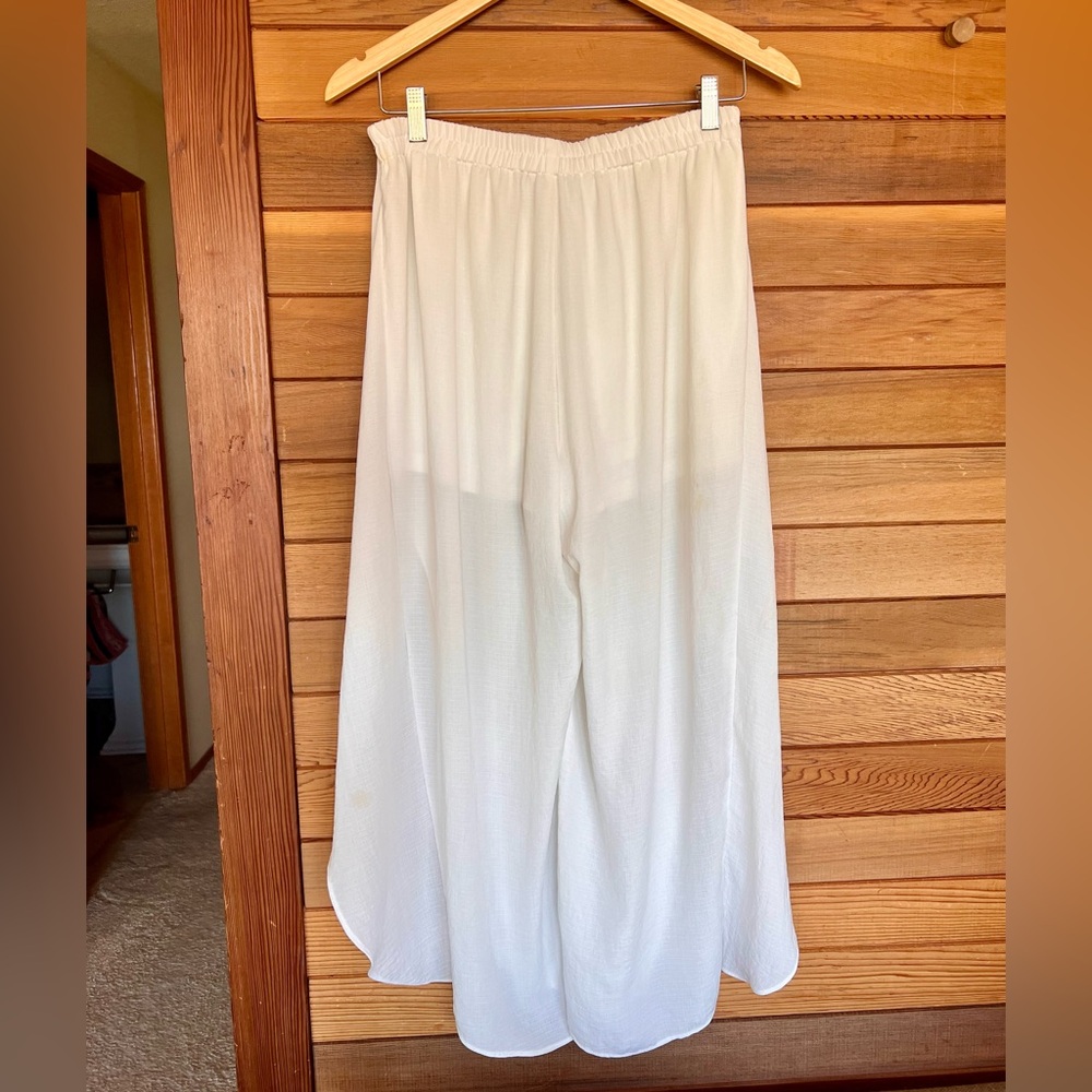 White Flowy Wrap Front Capri Pants - Picture 5 of 7